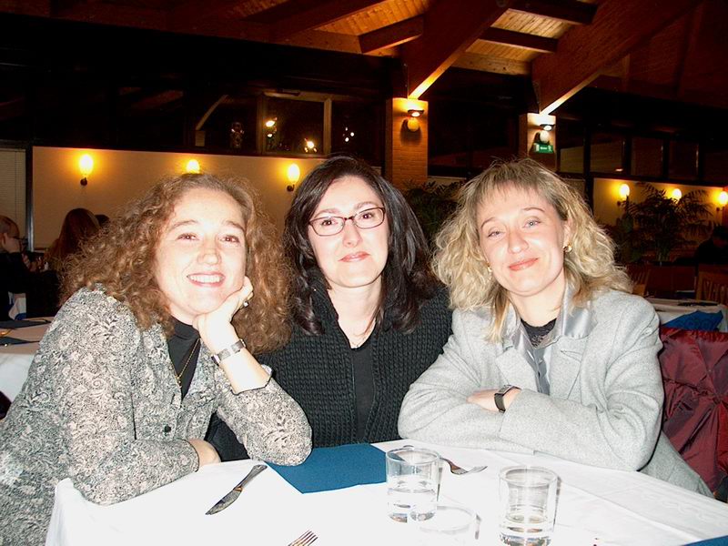 Ilaria Simonetta e Tiziana.JPG, 19/12/2001, 100 kB